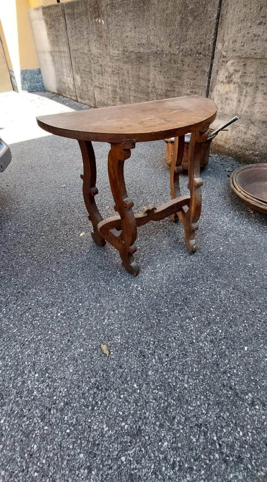 Tavolino semicircolare rustico